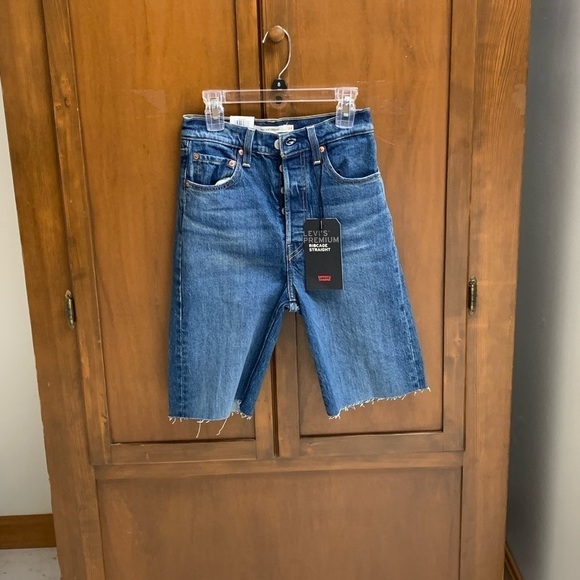 COPY - Levi’s rib cage straight high waist denim bermuda shorts NEW size 24 - Picture 1 of 5